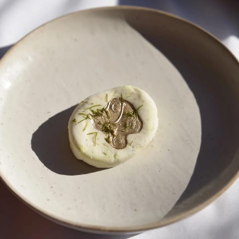 Victorian Cameo Cheese Olive